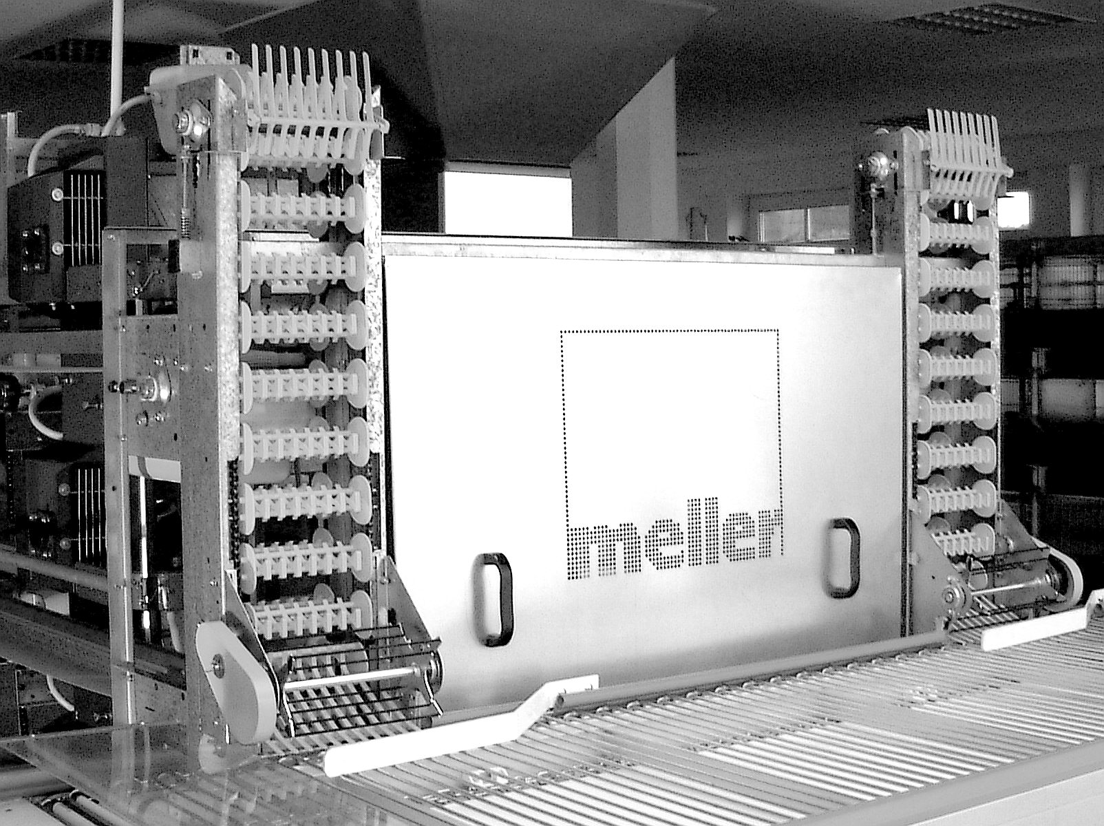 MELLER Fütterungs- und Eierbandtechnik in der Geflügelhaltung